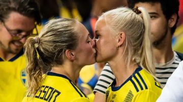 Magdalena Eriksson y Pernille Harder