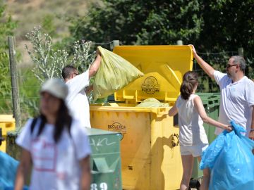 Los españoles depositamos un 8,1% más de envases en los contenedores amarillos y azules en 2019 Los españoles depositamos un 8,1% más de envases en los contenedores amarillos y azules en 2019