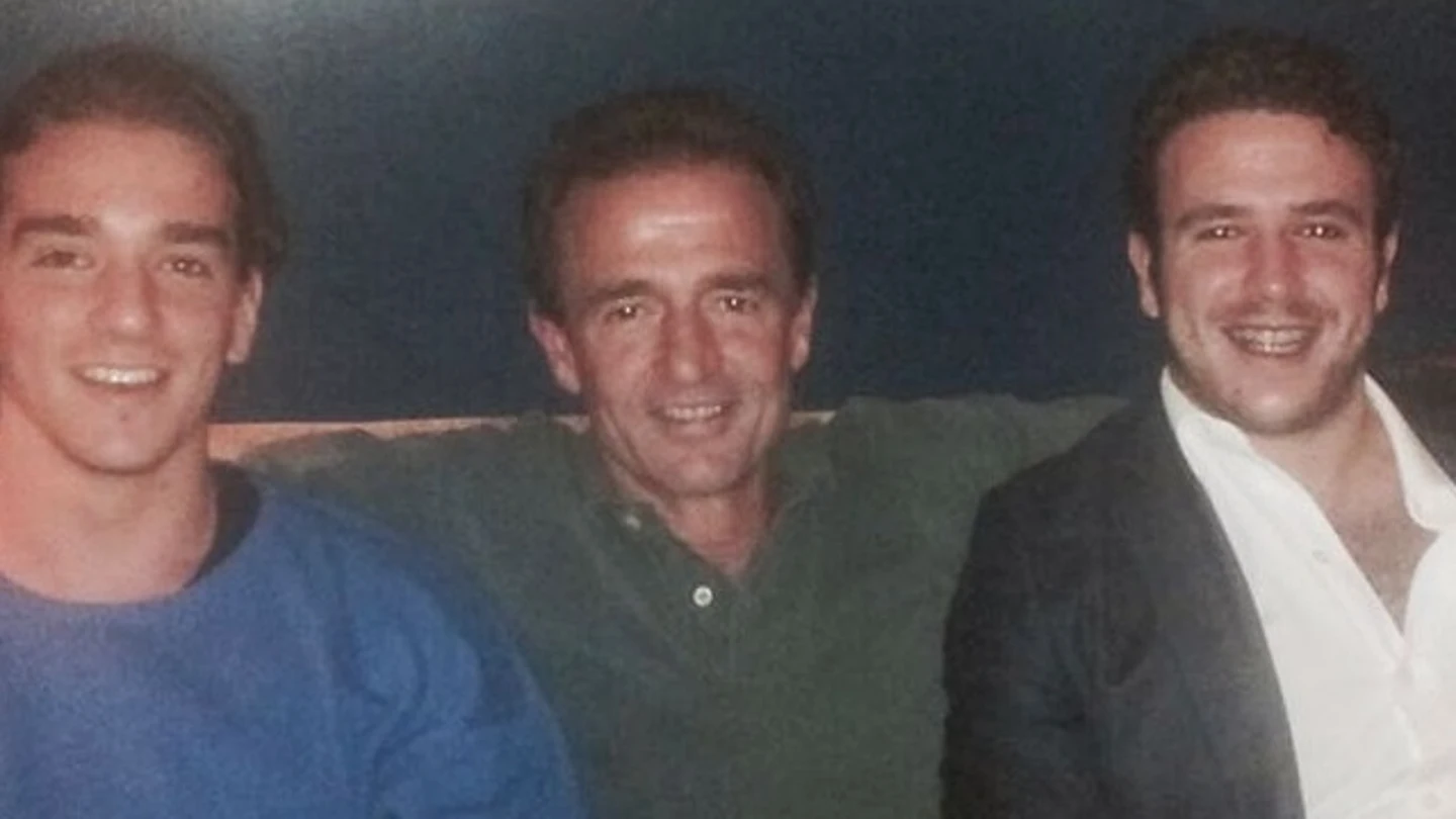 Alessandro Lequio junto a sus hijos Clemente y Aless Alessandro Lequio junto a sus hijos Clemente y Aless
