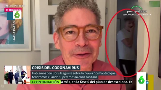 Boris Izaguirre protagoniza un momento 'Merlos' en pleno directo con Liarla Pardo Boris Izaguirre protagoniza un momento 'Merlos' en pleno directo con Liarla Pardo
