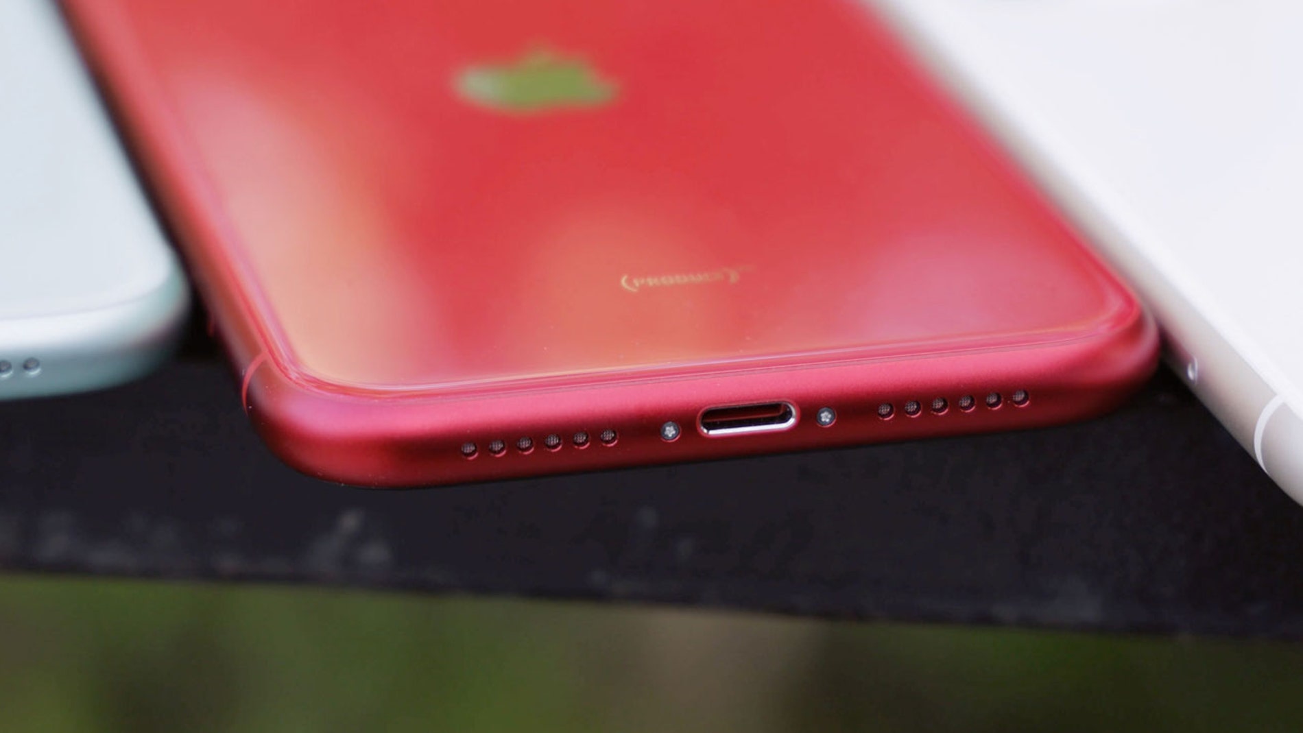 iPhone Product RED con conector Lightning
