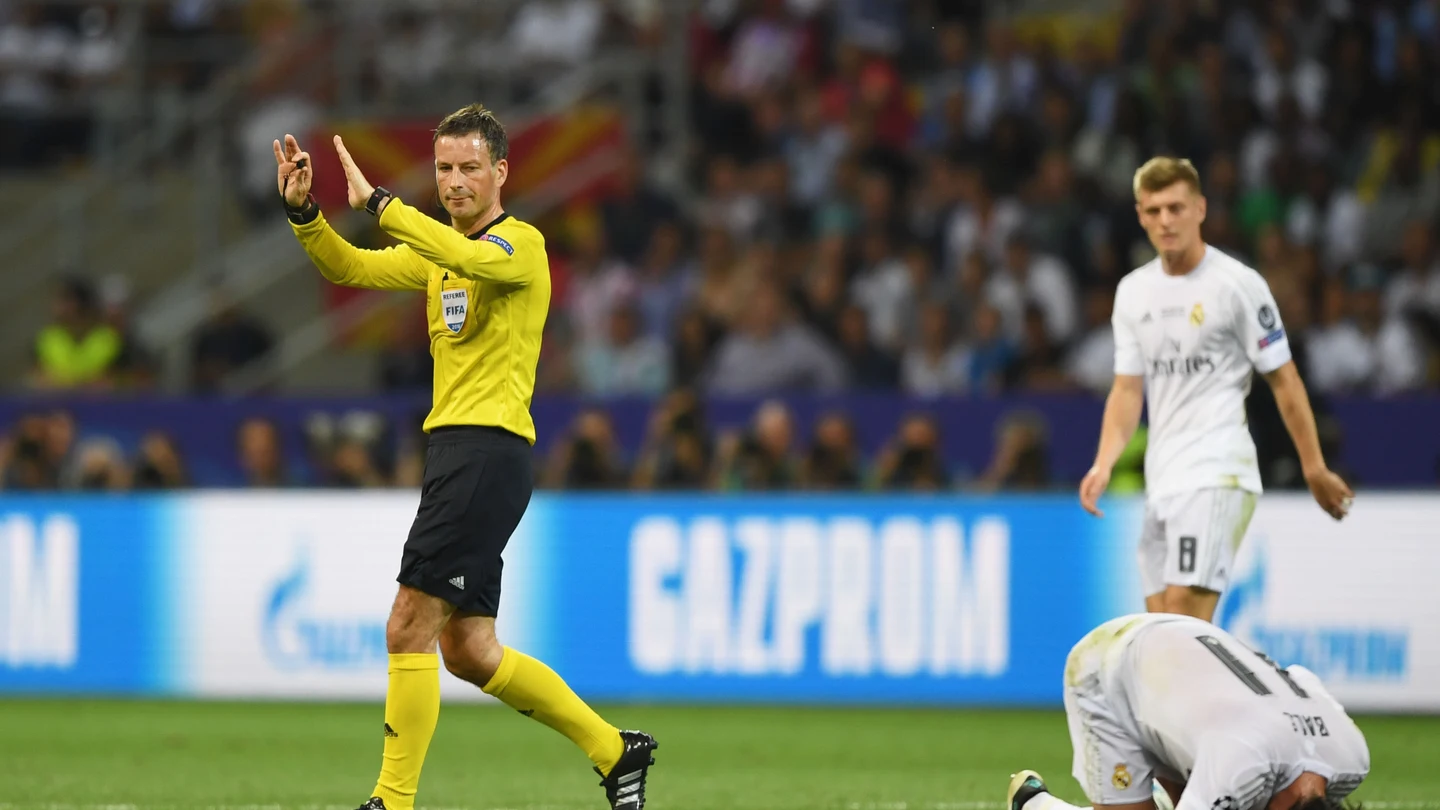 Mark Clattenburg. Mark Clattenburg.