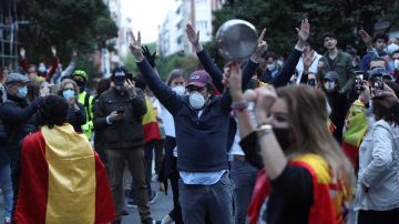 Vecinos del madrileño barrio de Salamanca participan en la protesta