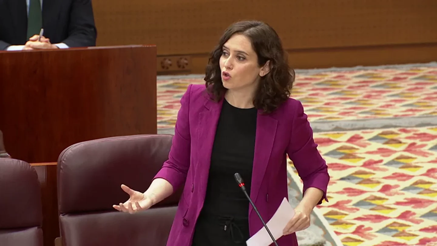 Isabel Díaz Ayuso sobre el hotel del confinamiento: "No iba a gestionar Madrid desde el comedor donde ceno todos los días" Isabel Díaz Ayuso sobre el hotel del confinamiento: "No iba a gestionar Madrid desde el comedor donde ceno todos los días"