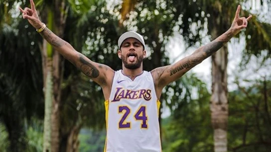 Neymar, en su casa de Brasil Neymar, en su casa de Brasil