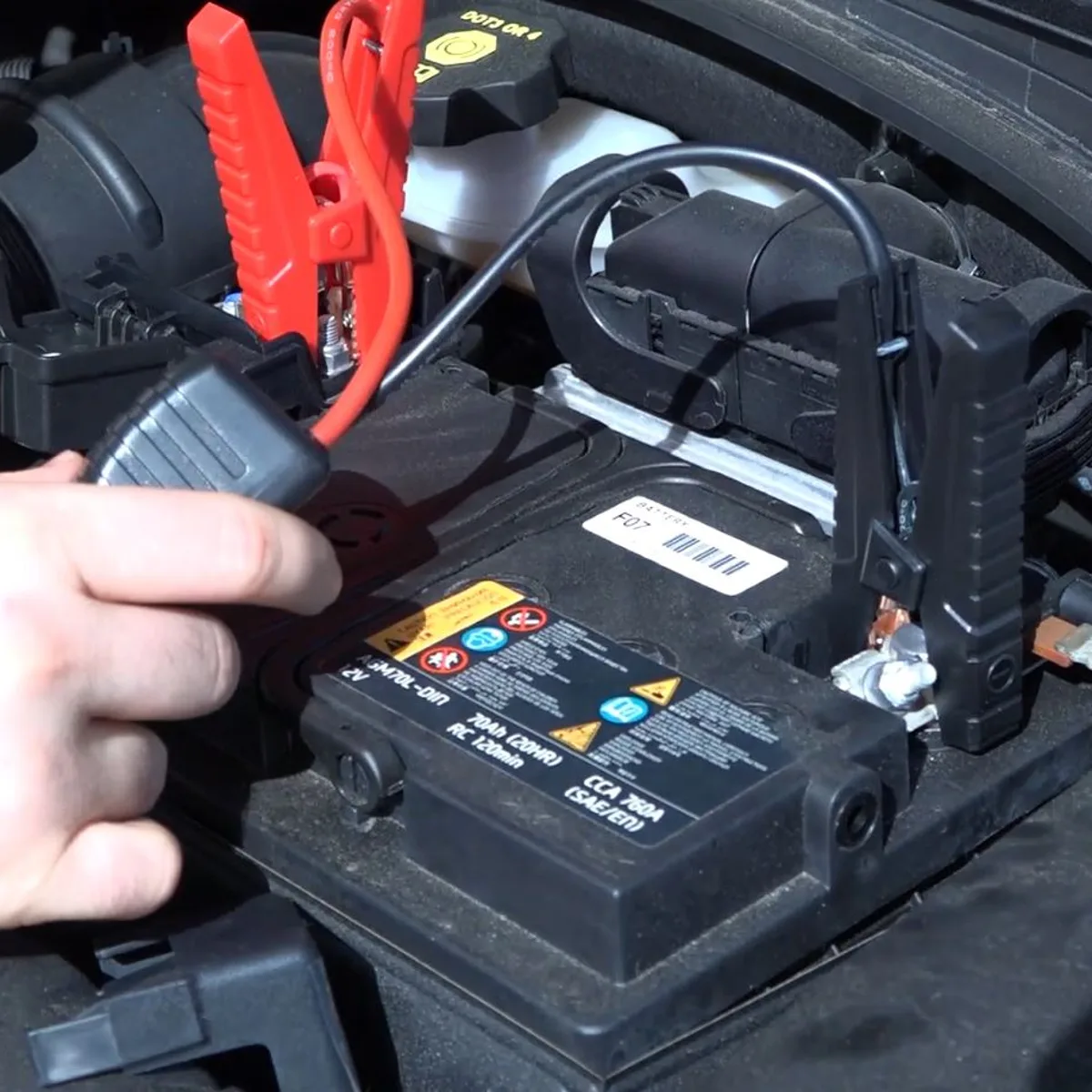 Las pinzas de arranque de la batería del coche ¿Cuándo utilizarlas y cómo  colocarlas? - Blog de Occident