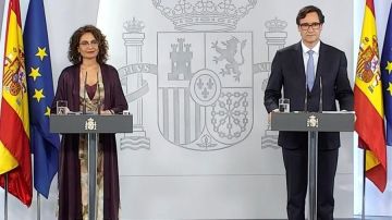 La ministra portavoz, Maria Jesús Montero, y el ministro de Sanidad, Salvador Illa