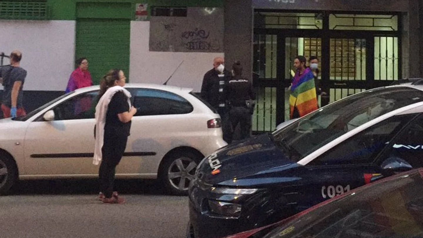La Policía media entre los agresores y la víctima La Policía media entre los agresores y la víctima