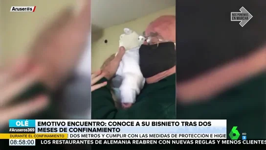 El enternecedor momento en el que un hombre conoce a su primer bisnieto tras 60 días de confinamiento