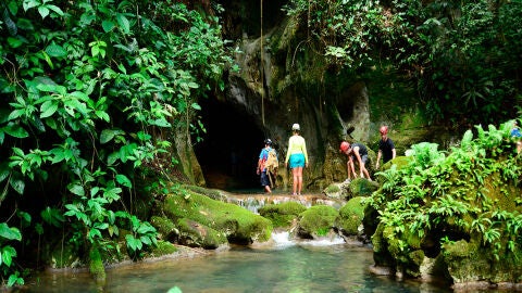 Entrada de la cueva Actum Tunichil Muknal