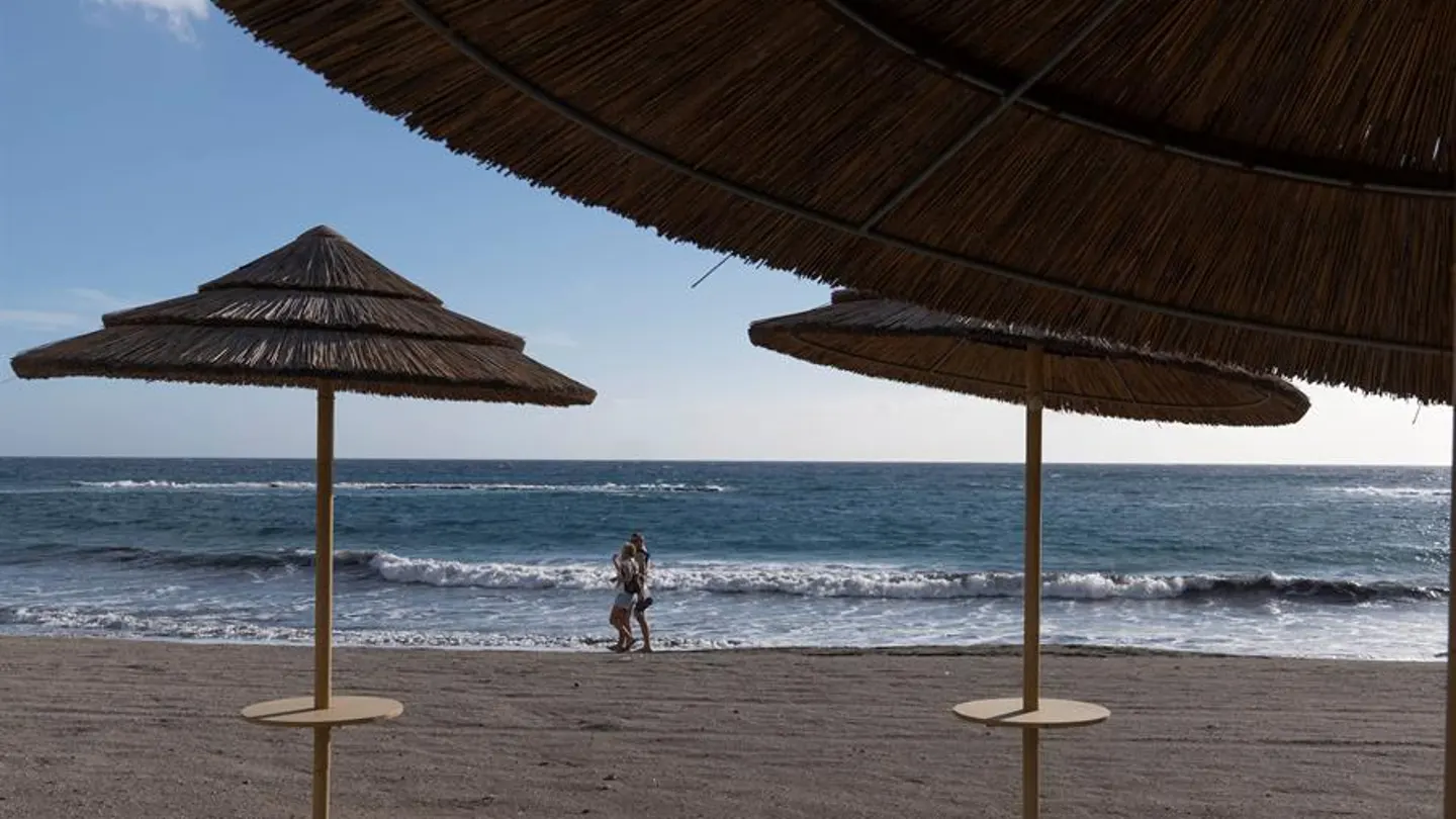 Playa de Tenerife durante la fase 1 de la desescalada Playa de Tenerife durante la fase 1 de la desescalada