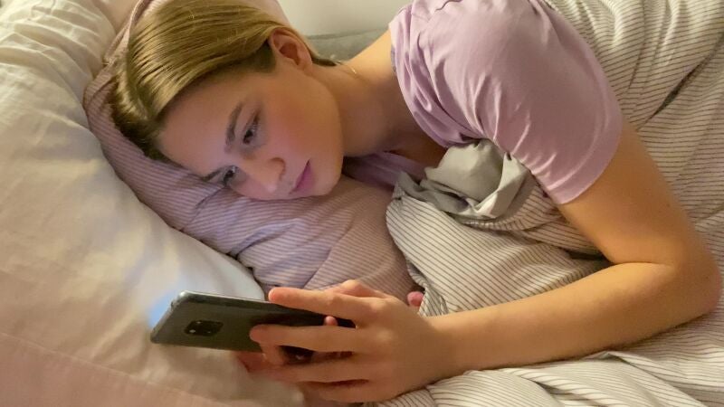 Qué es el vamping y cómo perjudica tu sueño