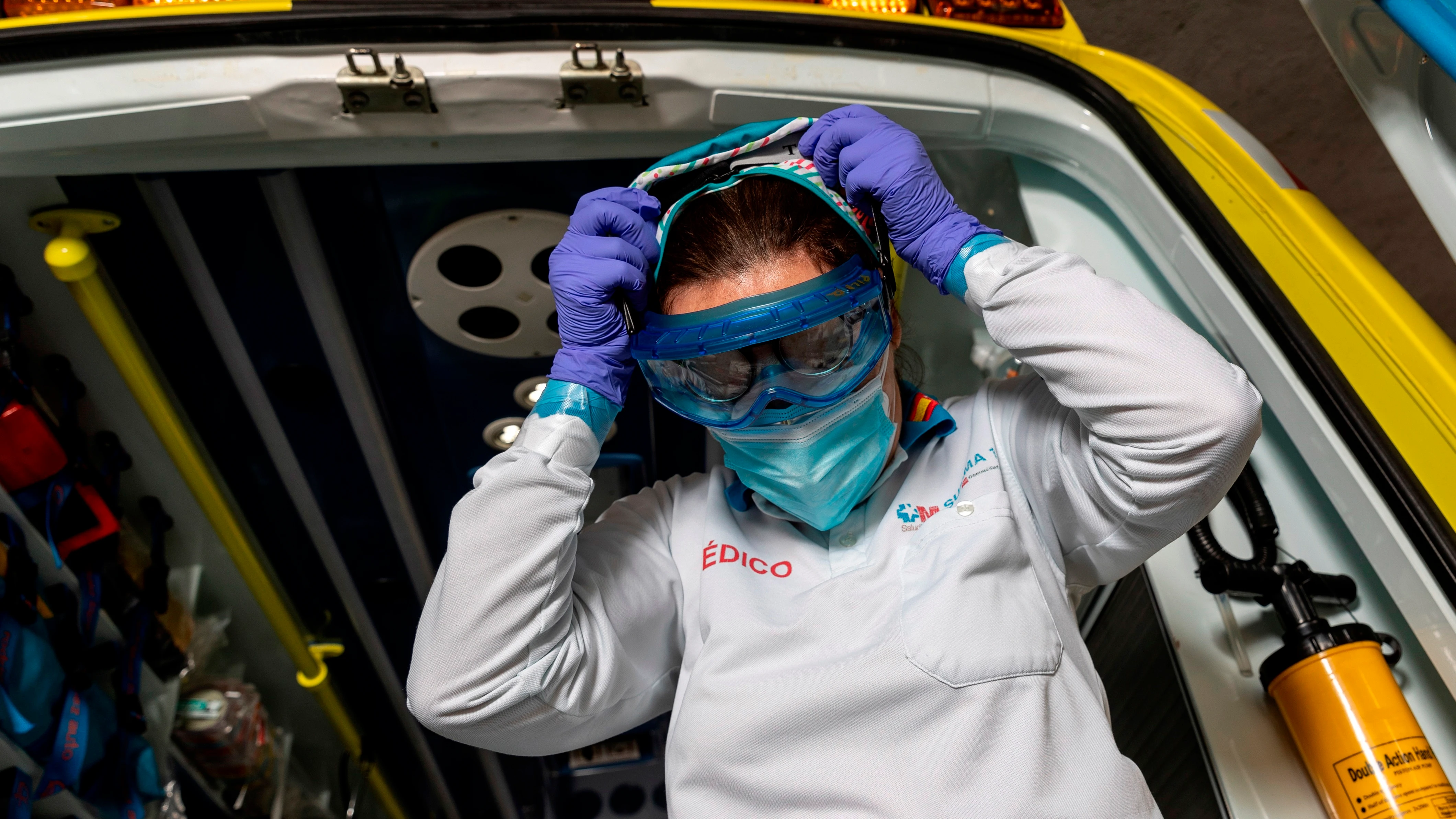 Imagen de archivo: equipo den sanitarios del Suma trabajando