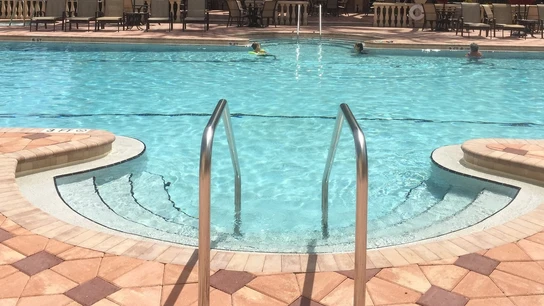 Imagen de una piscina comunitaria. Imagen de una piscina comunitaria.