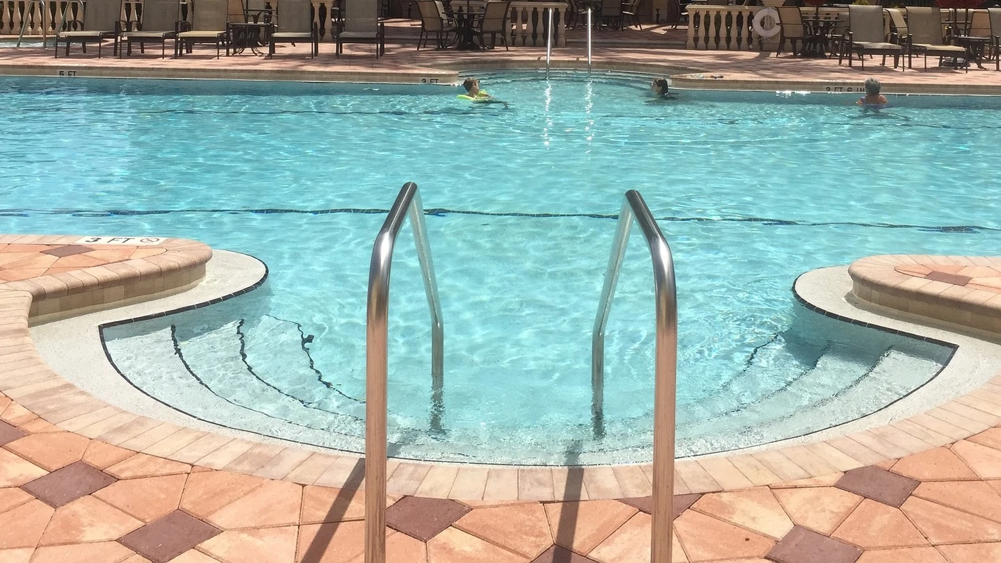 Imagen de una piscina comunitaria. Imagen de una piscina comunitaria.