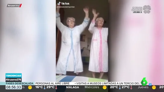Paquita y Ana, las abuelas que con sus bailes en bata arrasan en Tik Tok Paquita y Ana, las abuelas que con sus bailes en bata arrasan en Tik Tok