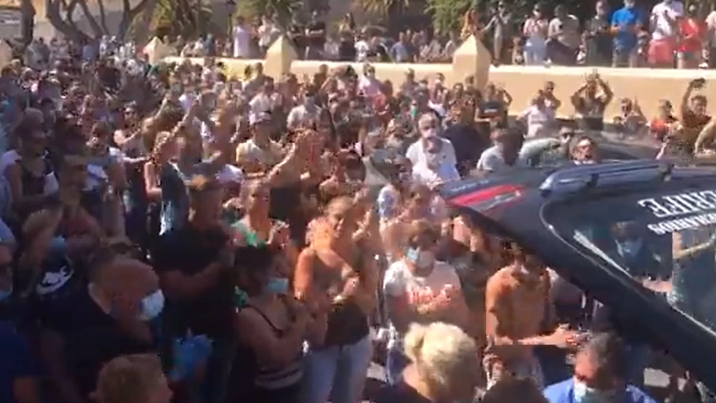 Centenares de personas se concentran en un municipio tenerifeño para despedir a un motorista fallecido Centenares de personas se concentran en un municipio tenerifeño para despedir a un motorista fallecido