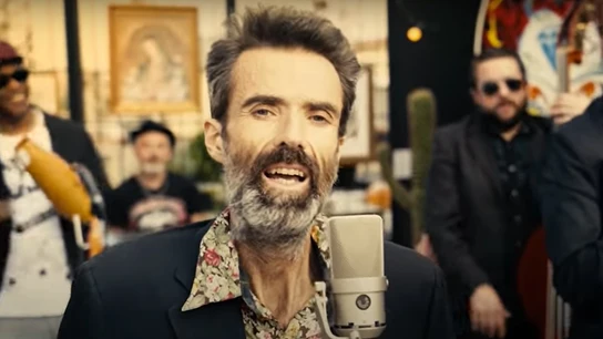Captura del nuevo videoclip de Jarabe de Palo, 'Eso que tú me das' Captura del nuevo videoclip de Jarabe de Palo, 'Eso que tú me das'