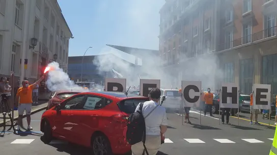 Trabajadores de Alcoa se concentran en Lugo y A Coruña ante el posible despido de 500 trabajadores Trabajadores de Alcoa se concentran en Lugo y A Coruña ante el posible despido de 500 trabajadores
