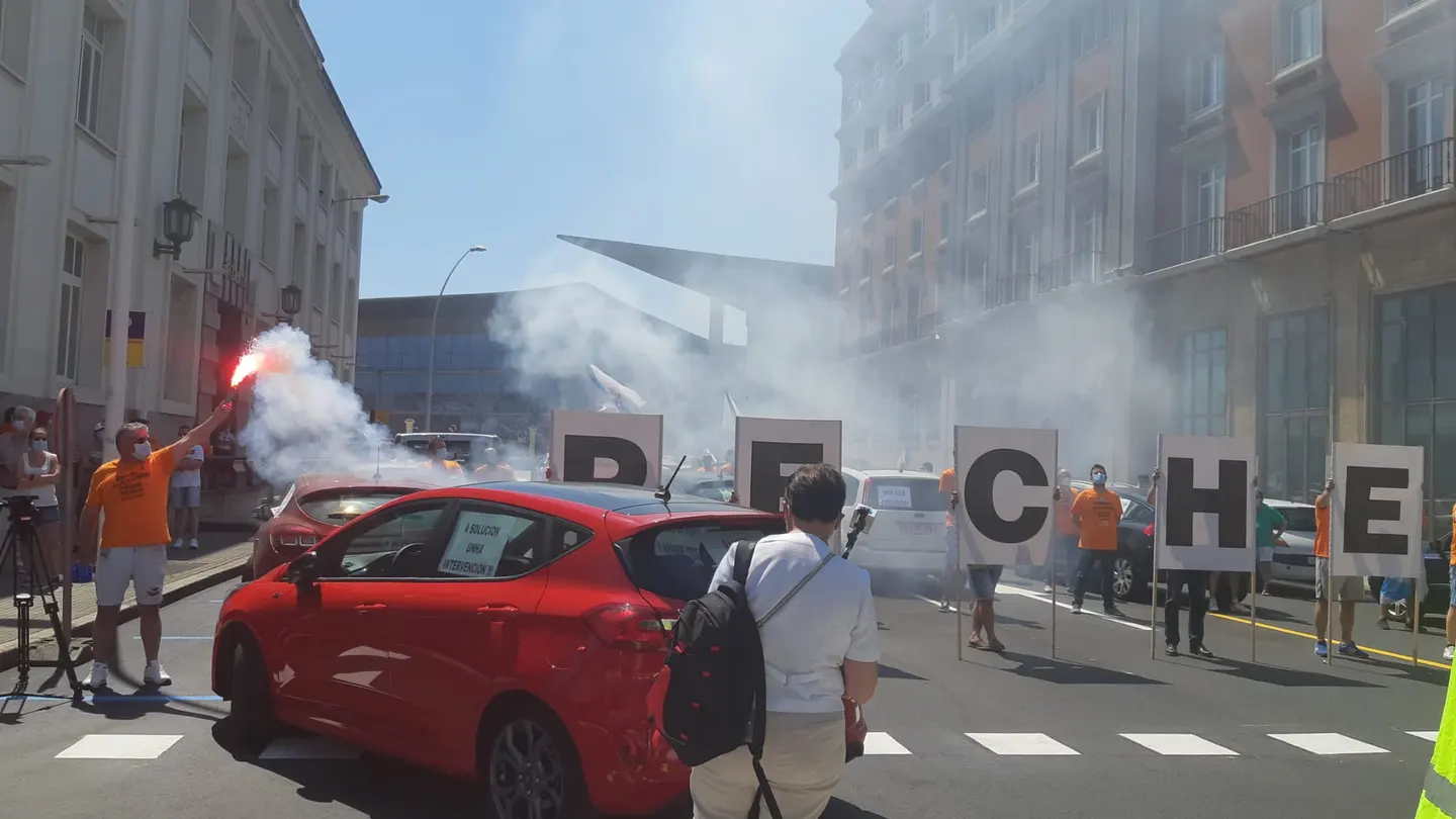 Trabajadores de Alcoa se concentran en Lugo y A Coruña ante el posible despido de 500 trabajadores Trabajadores de Alcoa se concentran en Lugo y A Coruña ante el posible despido de 500 trabajadores
