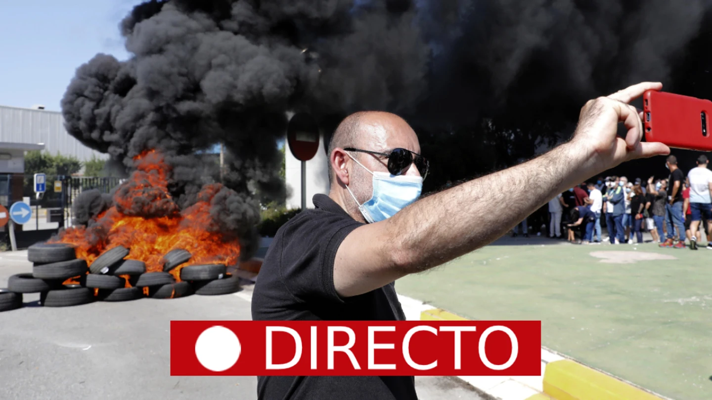 Cierre de la planta de Nissan de Barcelona: corte de carreteras y barricadas, en directo Cierre de la planta de Nissan de Barcelona: corte de carreteras y barricadas, en directo
