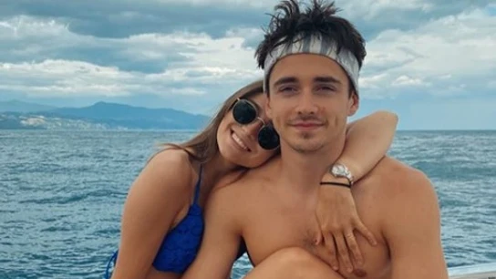 Charles Leclerc y Charlotte Sine Charles Leclerc y Charlotte Sine