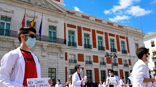 Vista de la concentración convocada por la organización Médicos Unidos por sus Derechos ante la sede del gobierno regional de Madrid Vista de la concentración convocada por la organización Médicos Unidos por sus Derechos ante la sede del gobierno regional de Madrid