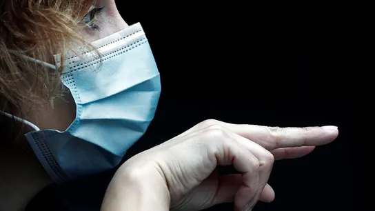 Asistente a un acto por el Día Nacional de las Lenguas de Signos Españolas Asistente a un acto por el Día Nacional de las Lenguas de Signos Españolas