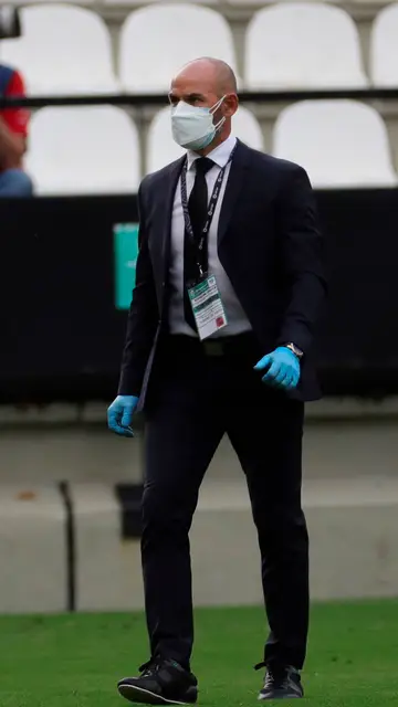 Paco Jémez, con doble mascarila Paco Jémez, con doble mascarila