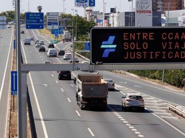 Tráfico en la Autovía-S30 a la salida de Sevilla Tráfico en la Autovía-S30 a la salida de Sevilla