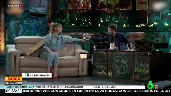 La respuesta de La Resistencia a Edurne tras regalarles un muñeco de David de Gea: "¿Viene con las gafas y el bastón?" La respuesta de La Resistencia a Edurne tras regalarles un muñeco de David de Gea: "¿Viene con las gafas y el bastón?"