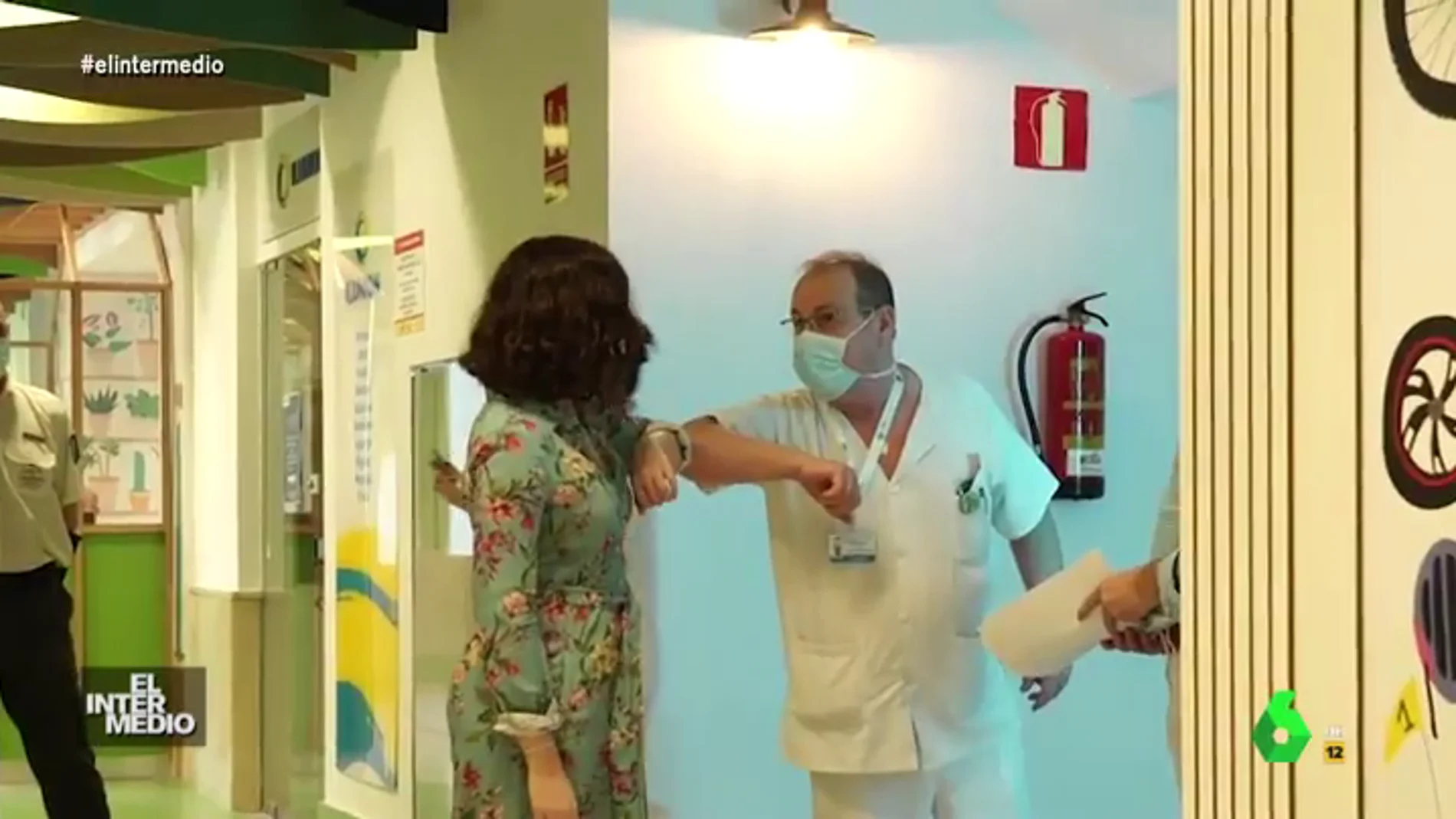 Vídeo manipulado - La pregunta infantil de Díaz Ayuso a un sanitario: "¿Se encuentra bien abuelito?"