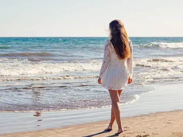 Mujer en la playa Mujer en la playa