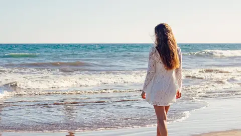 Mujer en la playa Mujer en la playa