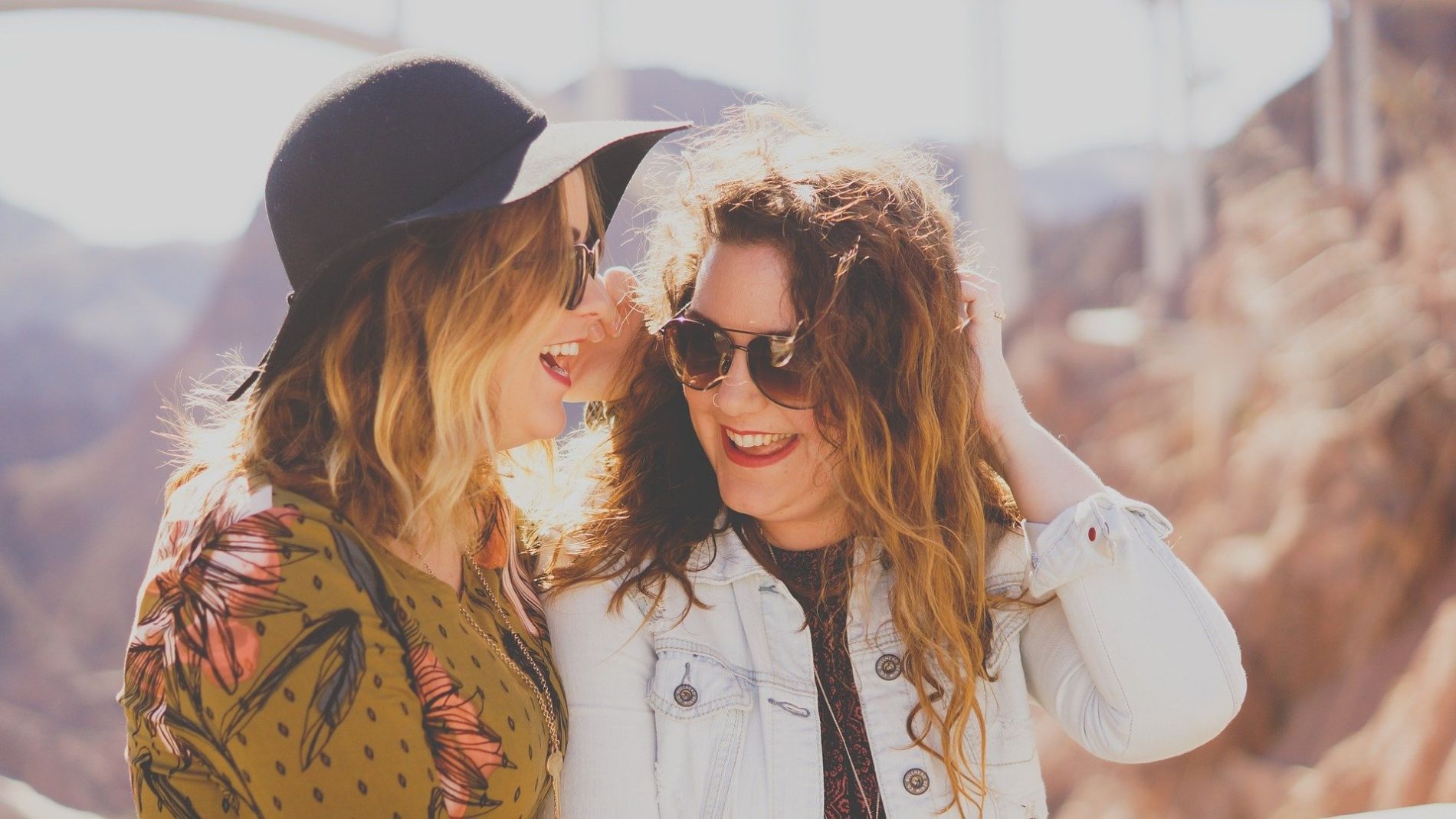 Mujeres riendo