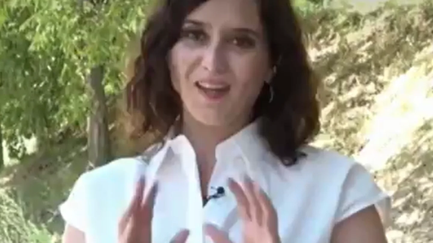La presidenta de la Comunidad de Madrid, Isabel Díaz Ayuso, durante la entrevista La presidenta de la Comunidad de Madrid, Isabel Díaz Ayuso, durante la entrevista
