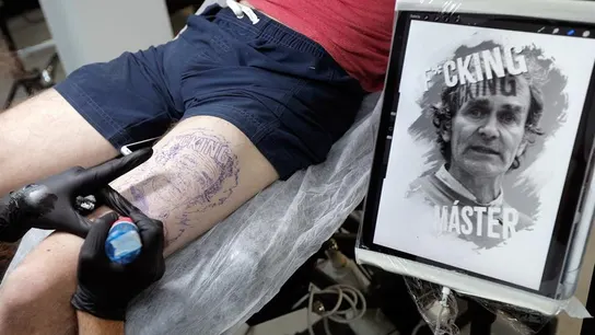 Un estudio valenciano realiza el primer tatuaje de Fernando Simón Un estudio valenciano realiza el primer tatuaje de Fernando Simón