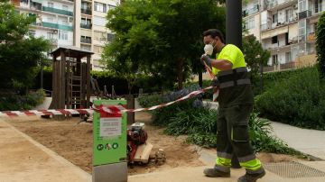 Barcelona reabre sus parques infantiles