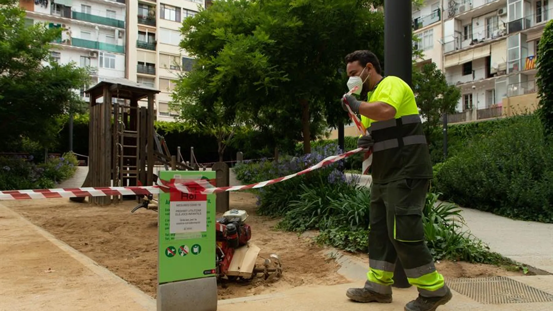 Barcelona reabre sus parques infantiles