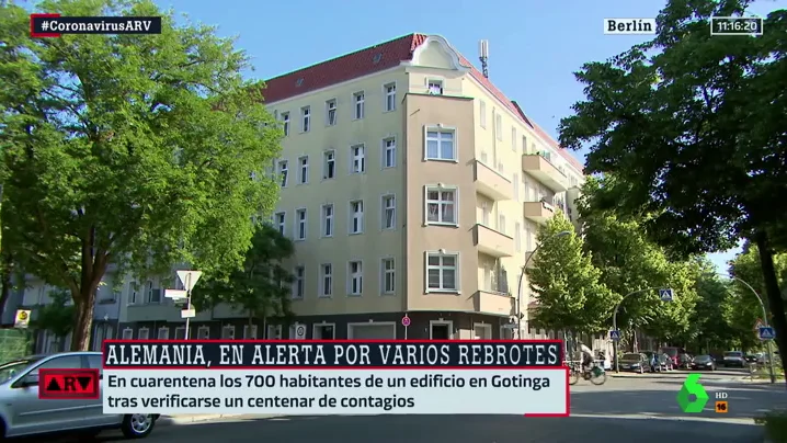 Patricia, enfermera y residente en uno de los bloques de Berlín en cuarentena: "Se nos está dando un trato distintivo por la procedencia de los vecinos" Patricia, enfermera y residente en uno de los bloques de Berlín en cuarentena: "Se nos está dando un trato distintivo por la procedencia de los vecinos"