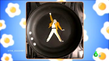 Un retrato de Freddie Mercury realizado con un huevo frito
