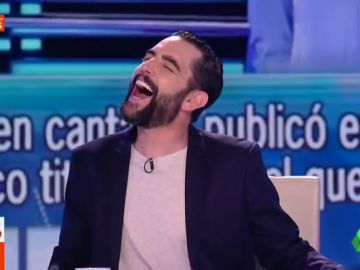 Los zapeadores se unen a Dani Mateo y entonan la conocida canción Los zapeadores se unen a Dani Mateo y entonan la conocida canción