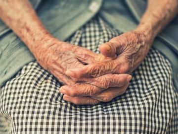 Imagen de archivo de una anciana