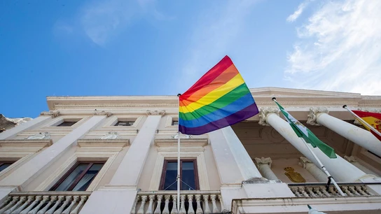 Bandera LGTBI en el Ayuntamiento de Cádiz Bandera LGTBI en el Ayuntamiento de Cádiz