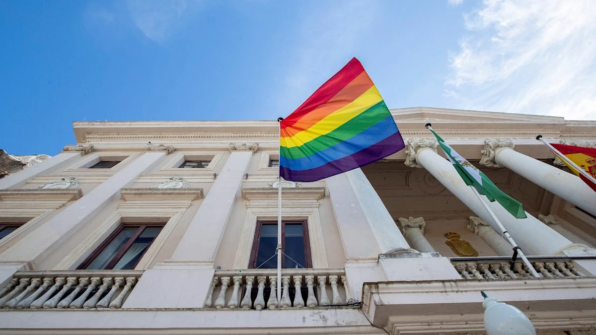 Bandera LGTBI en el Ayuntamiento de Cádiz