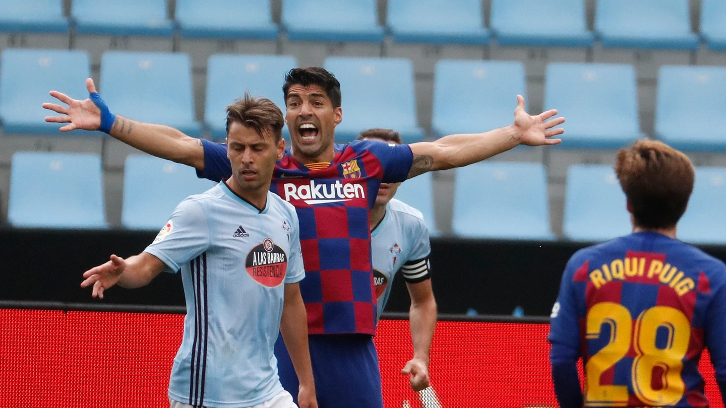 Luis Suárez protesta una acción durante el Celta-Barça Luis Suárez protesta una acción durante el Celta-Barça