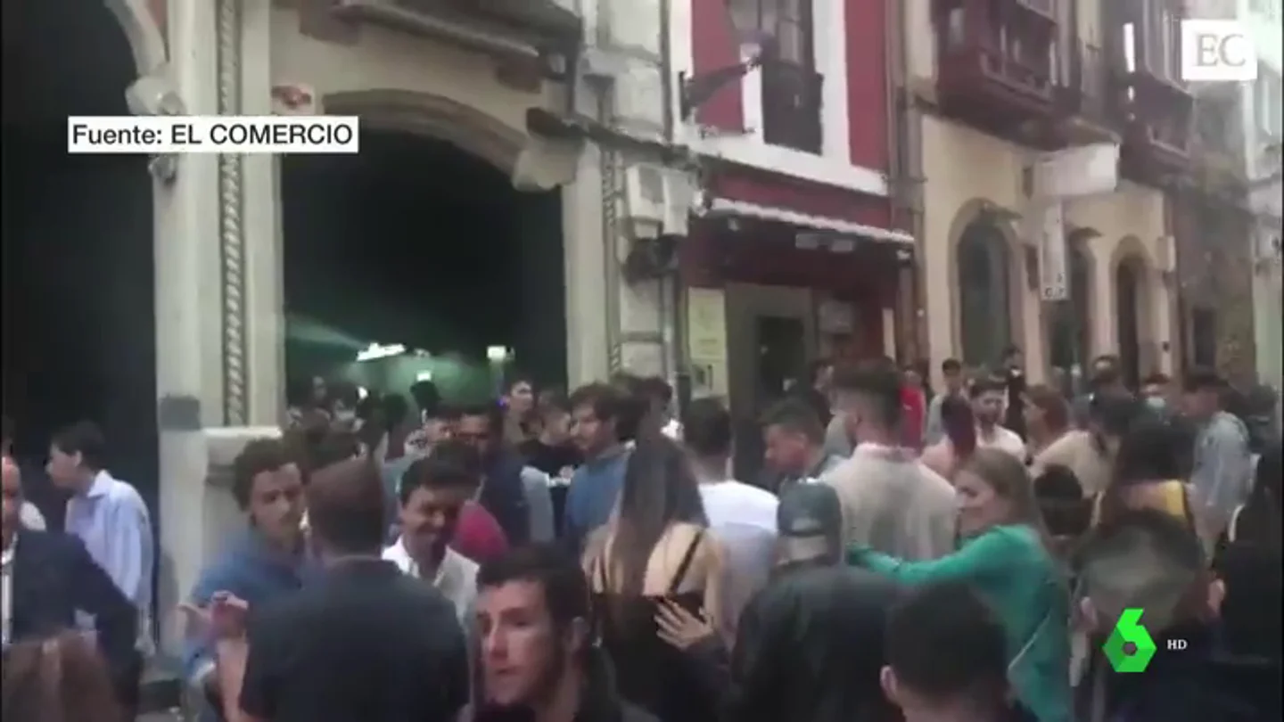 La Policía desaloja a más de 150 jóvenes por bailar en una discoteca de Oviedo La Policía desaloja a más de 150 jóvenes por bailar en una discoteca de Oviedo