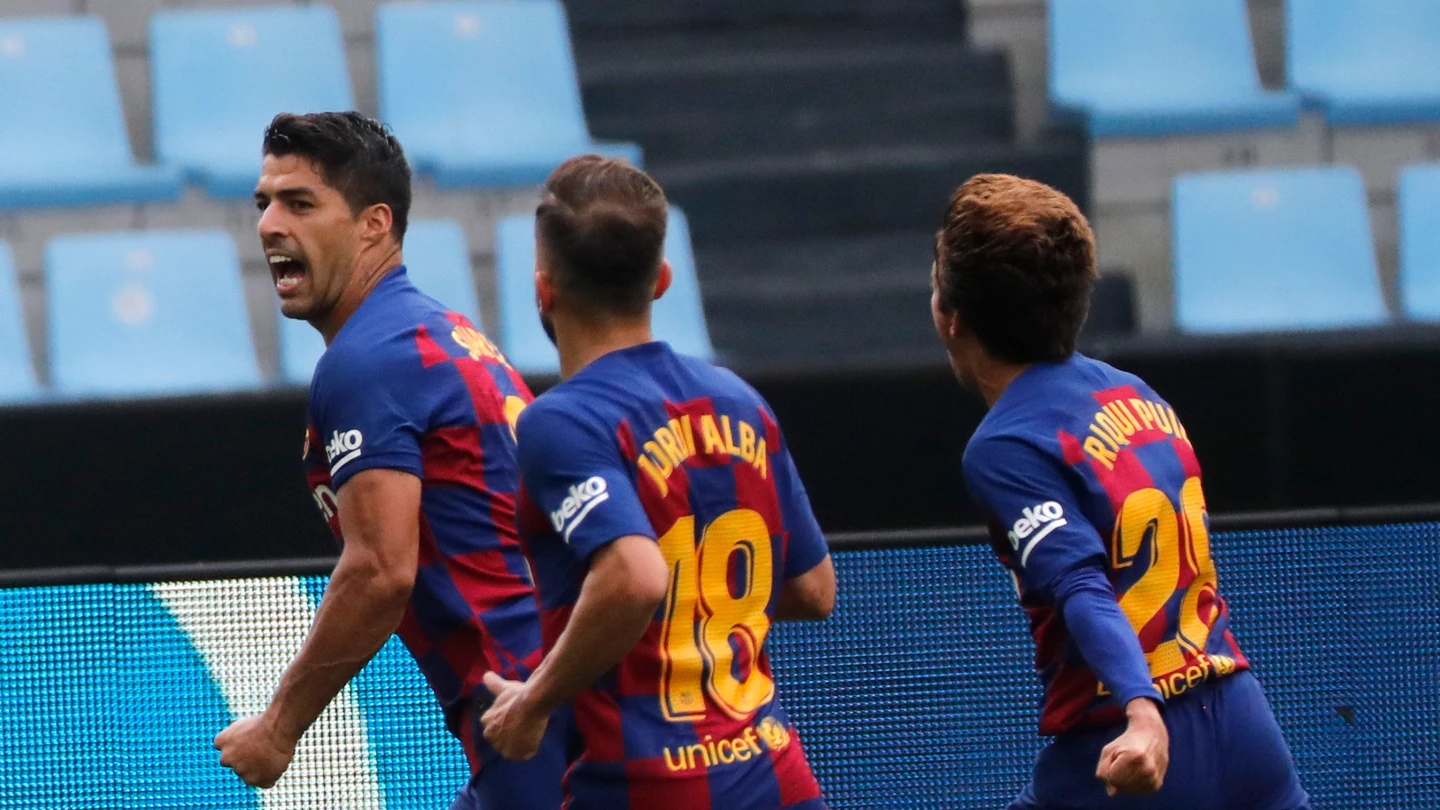 Luis Suárez celebra uno de sus dos tantos frente al Celta Luis Suárez celebra uno de sus dos tantos frente al Celta