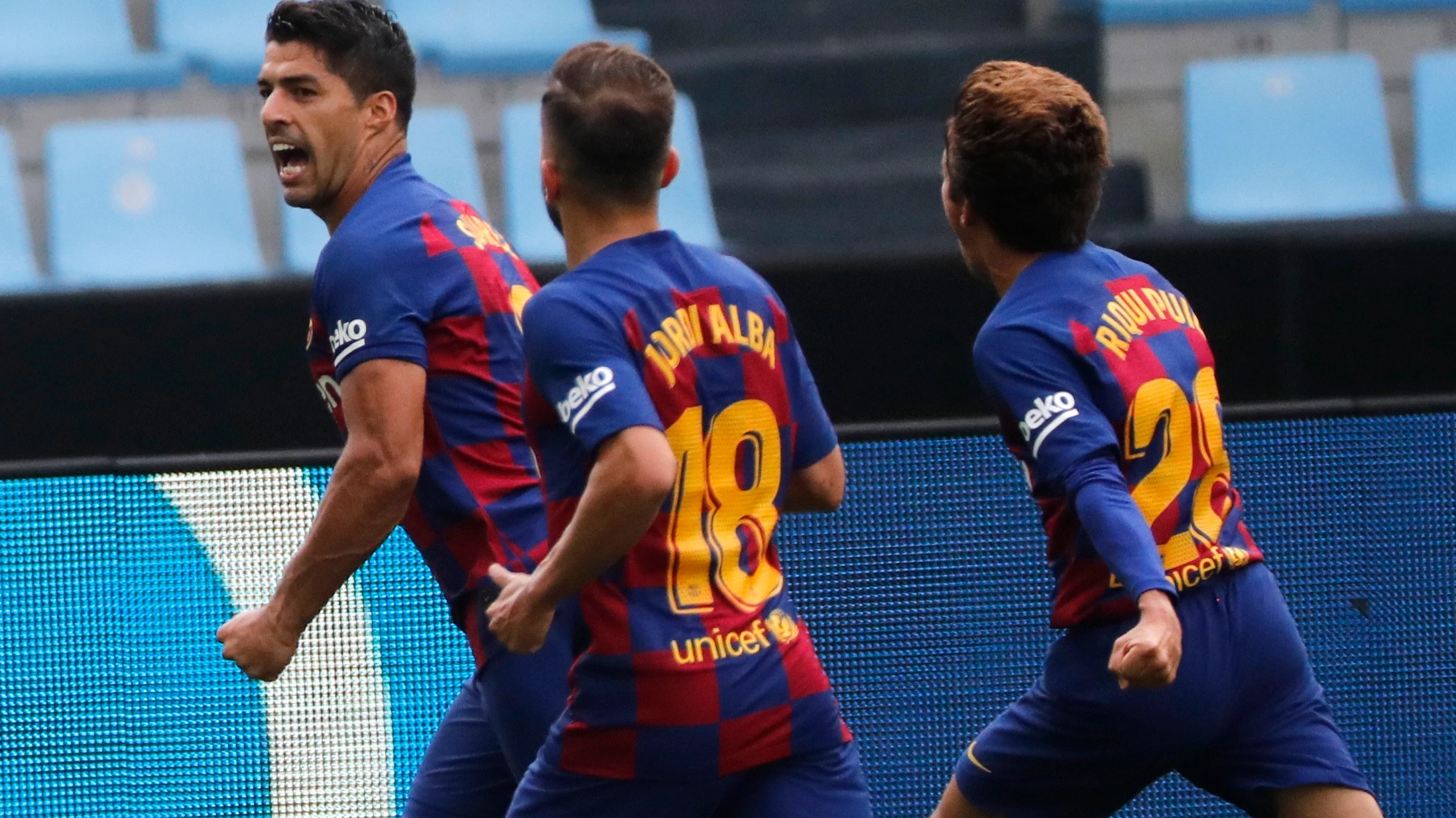 Luis Suárez celebra uno de sus dos tantos frente al Celta