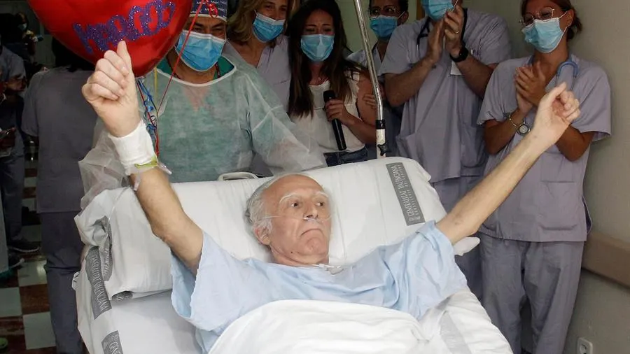 Marcos González de 63 años sale de la UCI tras 101 días ingresado por coronavirus.